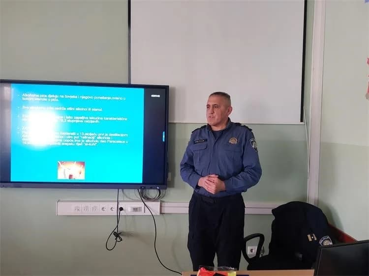 Srednjoškolcima požeške Ekonomske škole održano predavanje o alkoholu i mladim vozačima