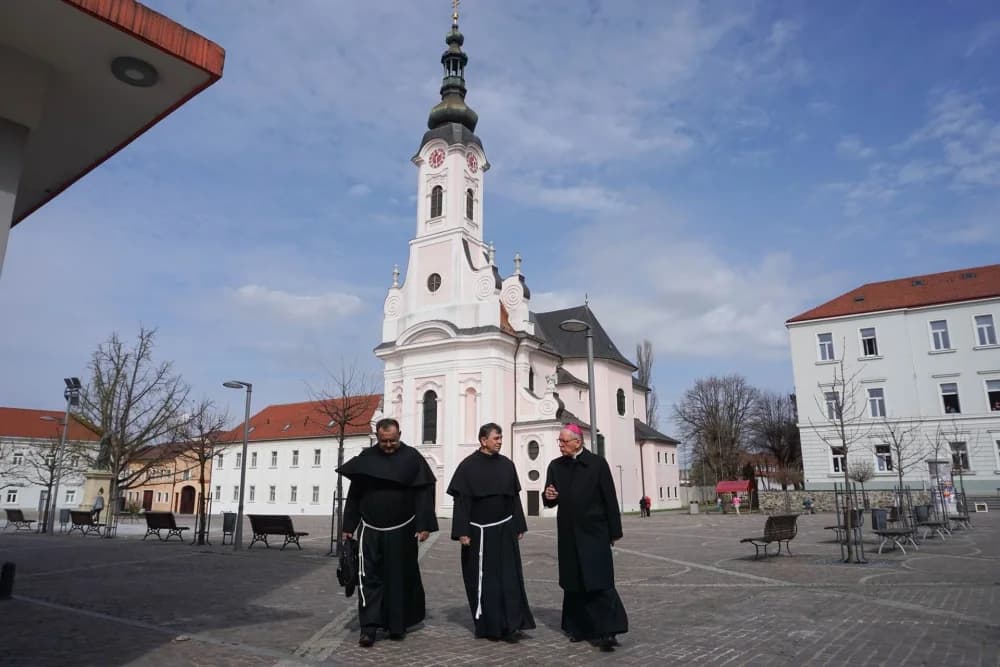 Novoimenovani požeški biskup Ivo Martinović u prvom posjetu biskupiji