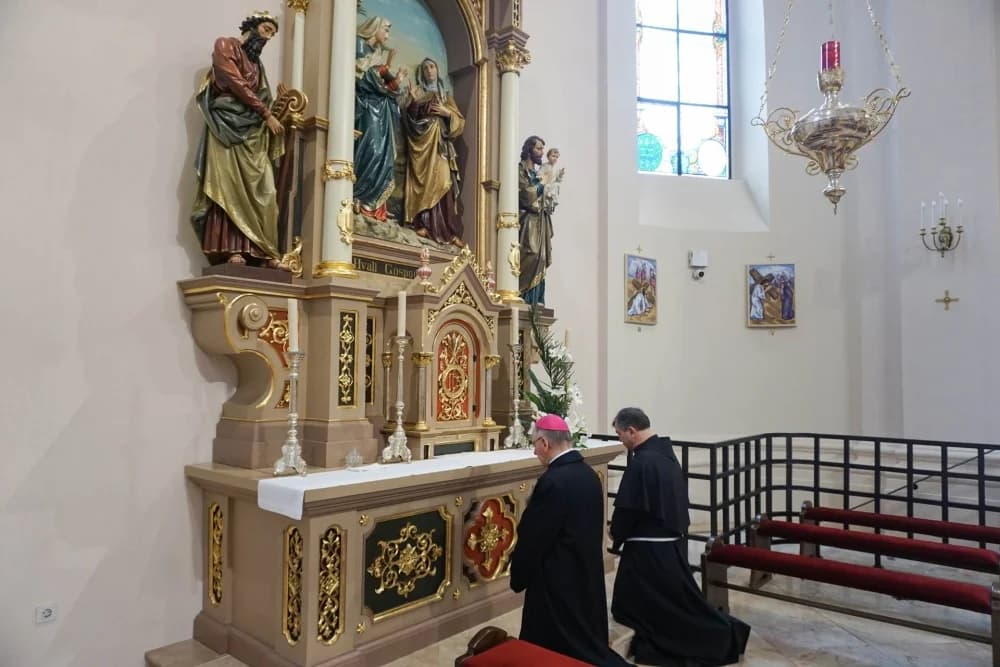 Novoimenovani požeški biskup Ivo Martinović u prvom pohodu Požeškoj biskupiji