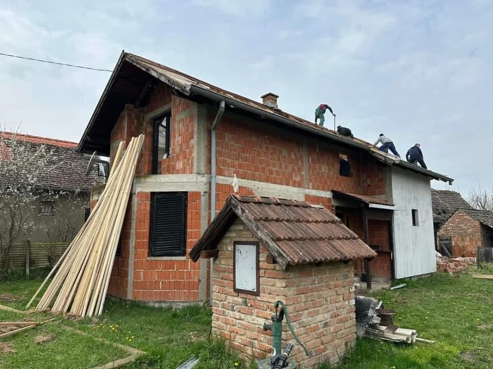 Ivan (25) nakon smrti roditelja preuzeo brigu o maloljetnim sestrama, a sad treba vašu pomoć