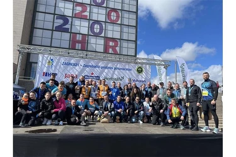 Muško-ženska štafeta PU požeško-slavonske osvojila drugo mjesto na Zagrebačkom proljetnom polumaratonu