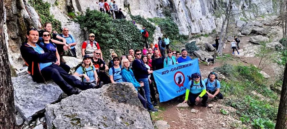 FOTO: HPD Gojzerica Požega u pohodu na Stazu sedam slapova u Istri
