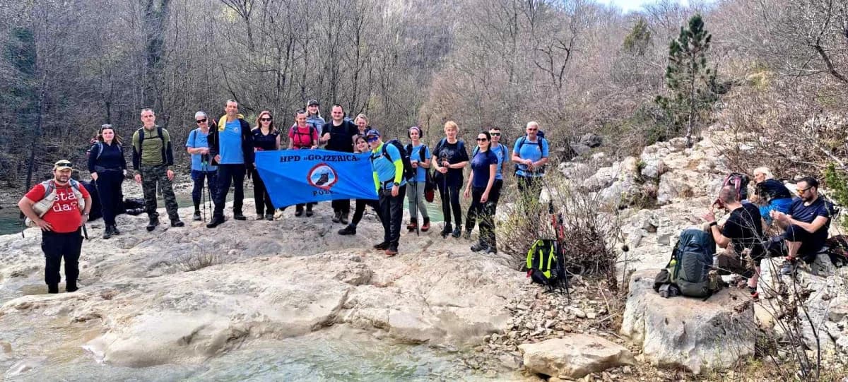FOTO: HPD Gojzerica Požega u pohodu na Stazu sedam slapova u Istri