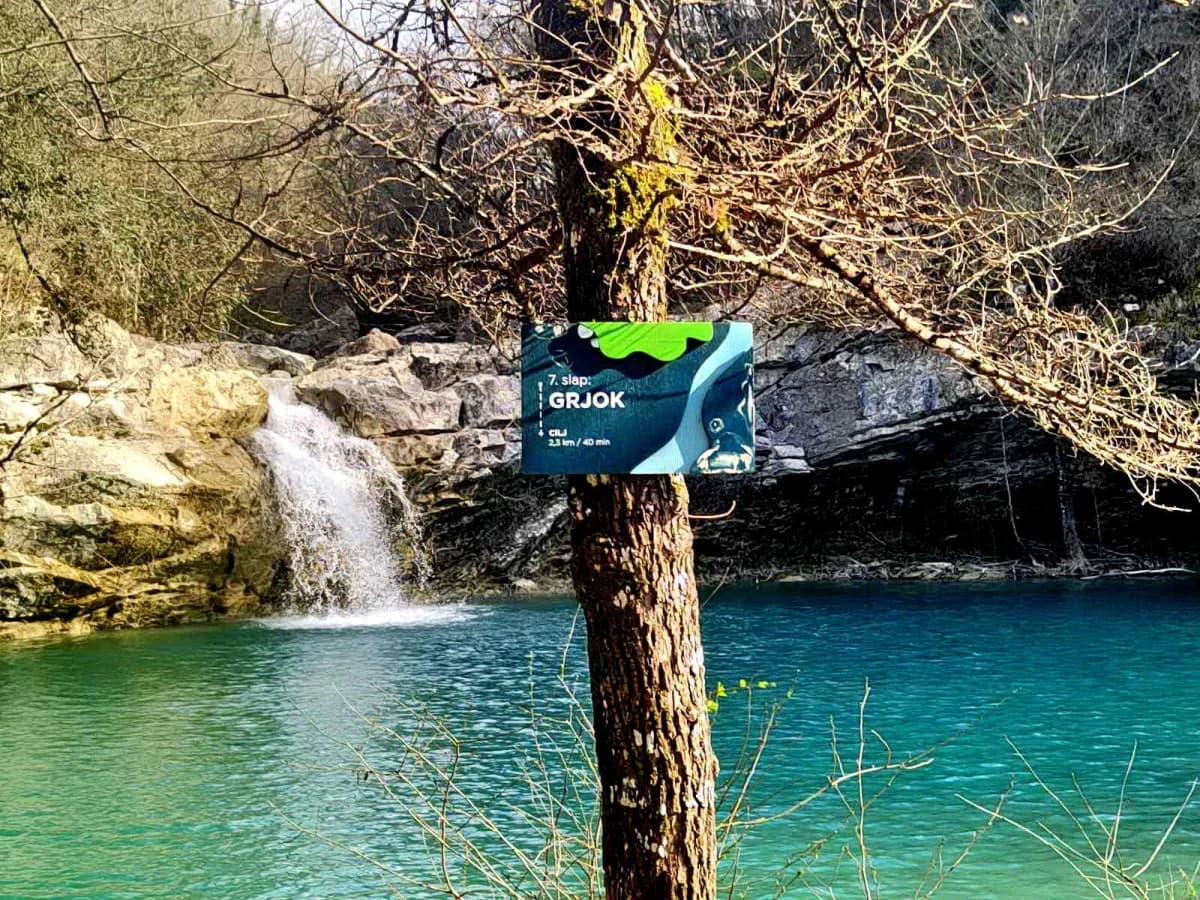 FOTO: HPD Gojzerica Požega u pohodu na Stazu sedam slapova u Istri