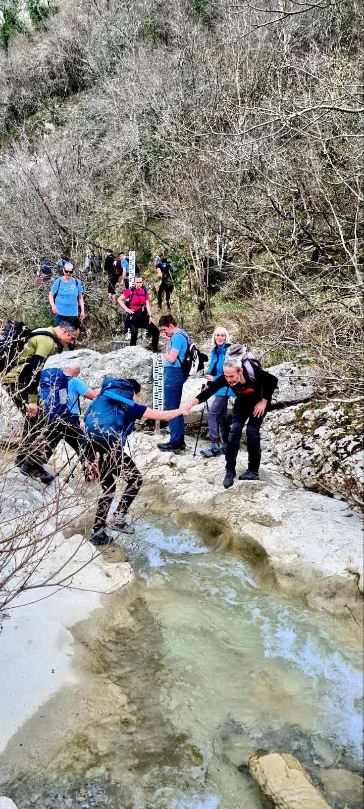 FOTO: HPD Gojzerica Požega u pohodu na Stazu sedam slapova u Istri