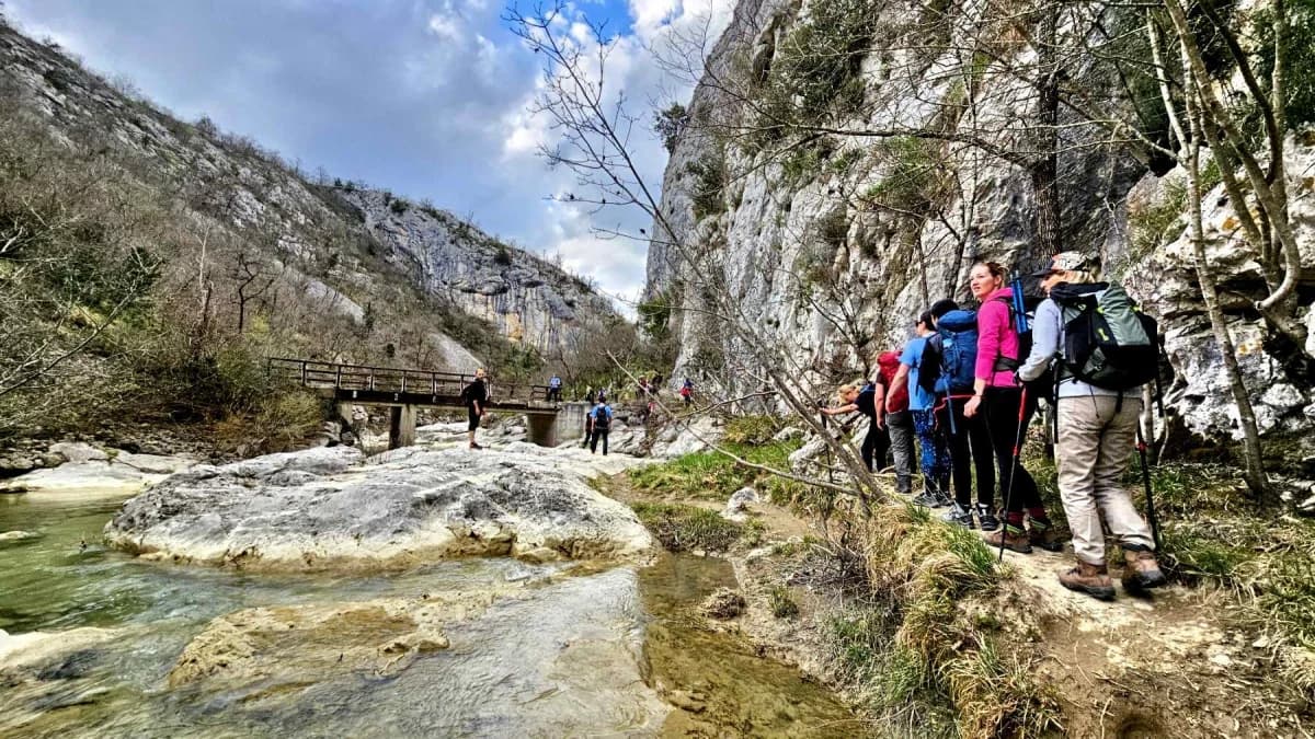 FOTO: HPD Gojzerica Požega u pohodu na Stazu sedam slapova u Istri