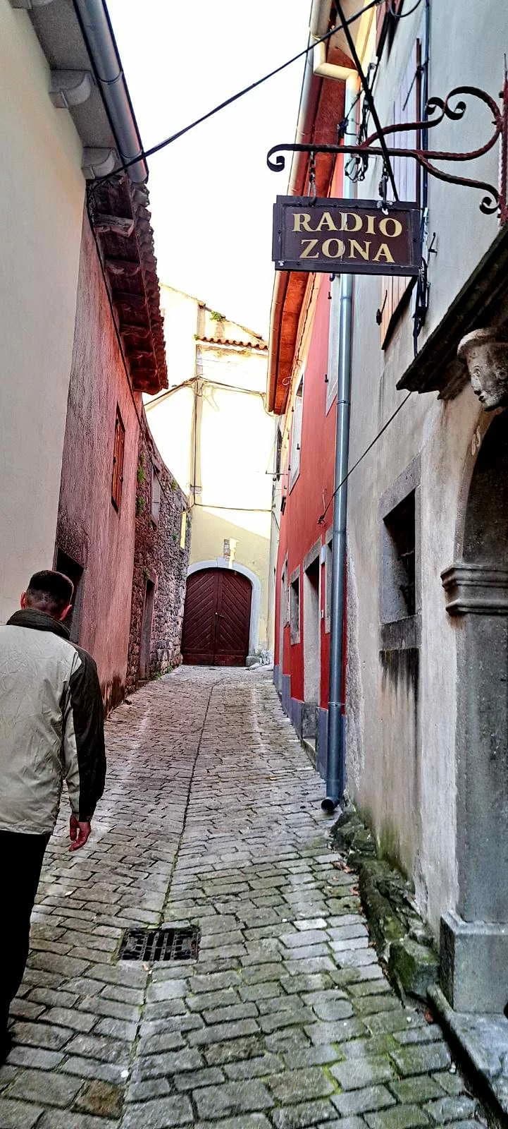 FOTO: HPD Gojzerica Požega u pohodu na Stazu sedam slapova u Istri