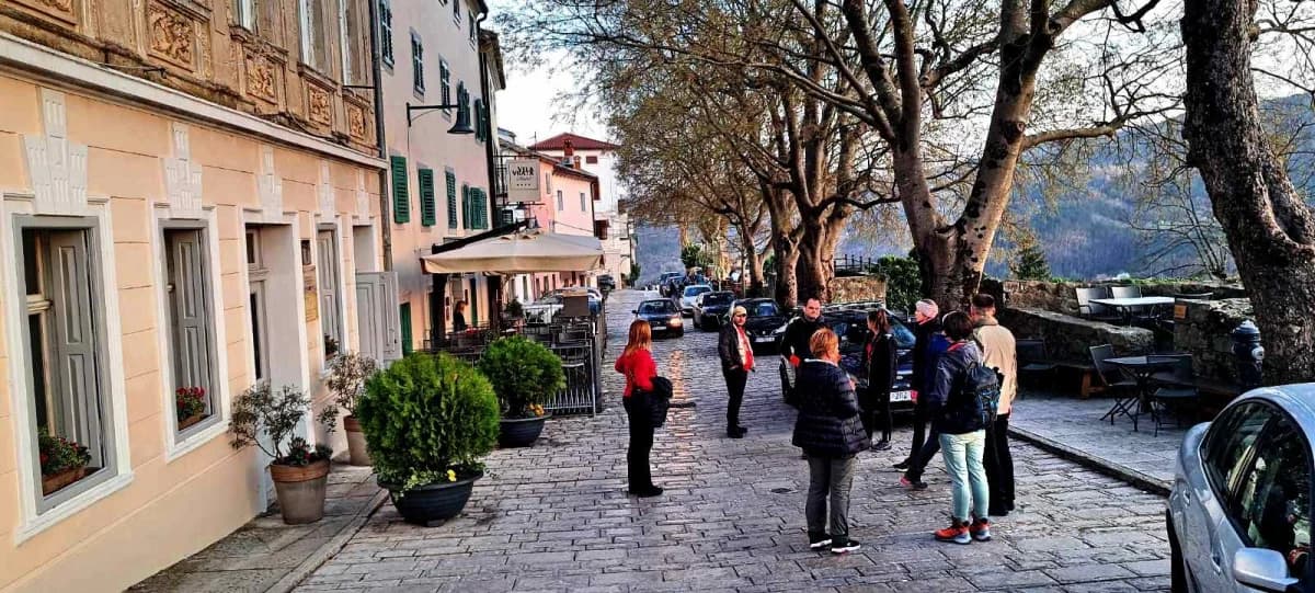 FOTO: HPD Gojzerica Požega u pohodu na Stazu sedam slapova u Istri