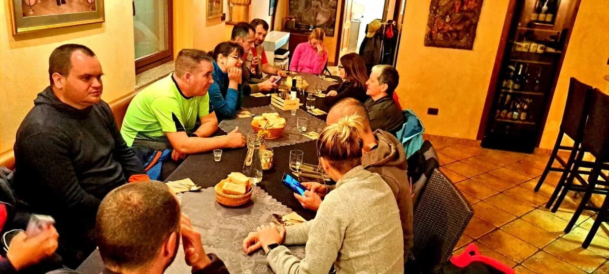 FOTO: HPD Gojzerica Požega u pohodu na Stazu sedam slapova u Istri