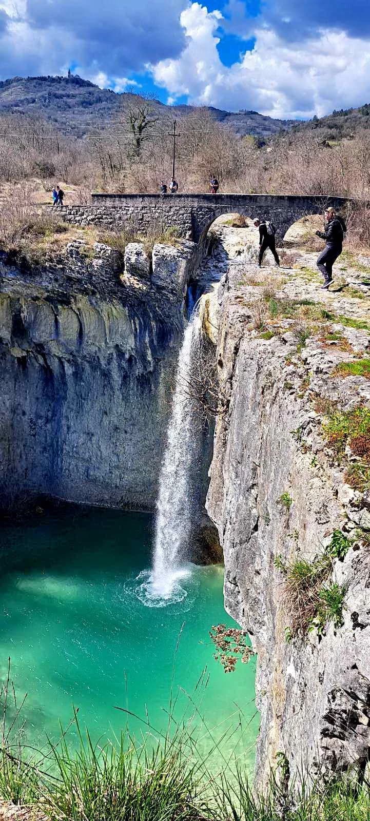 FOTO: HPD Gojzerica Požega u pohodu na Stazu sedam slapova u Istri