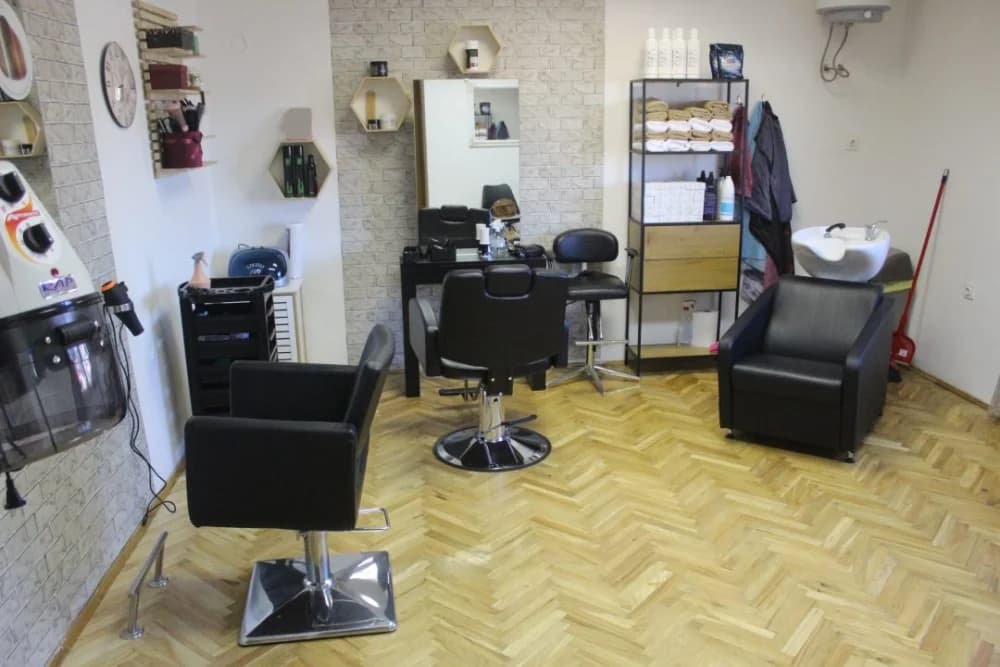 U Jakšiću otvoren frizerski salon ’Queen M’ u vlasništvu Martine Đuričić