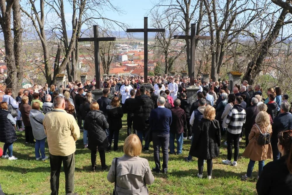 Križni put na Veliki petak na požeškoj Kalvariji
