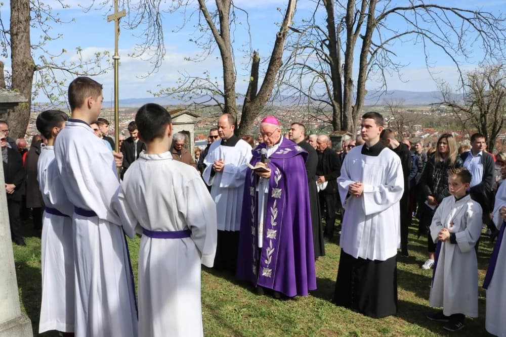 Križni put na Veliki petak na požeškoj Kalvariji