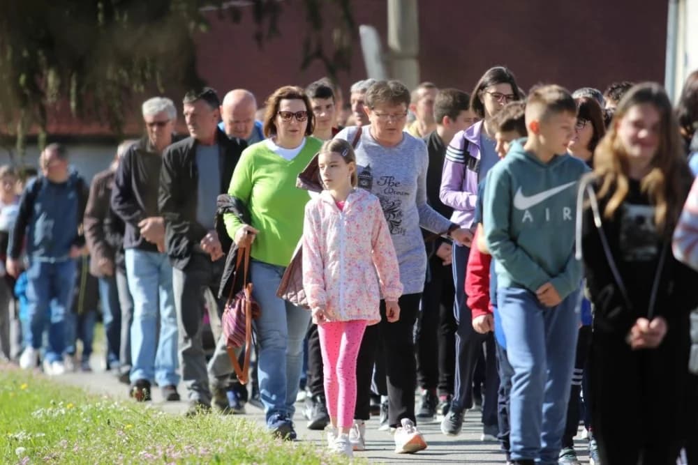 FOTO: Križni put u Kutjevu obilježio Veliki petak u duhu zajedništva 