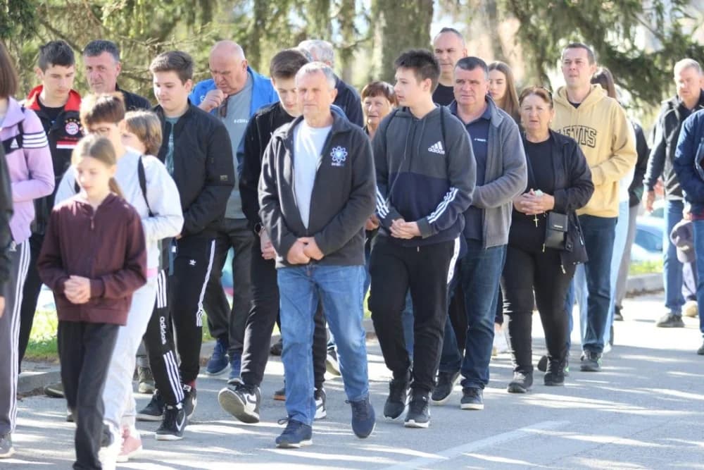 FOTO: Križni put u Kutjevu obilježio Veliki petak u duhu zajedništva 