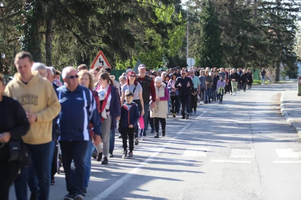 FOTO: Križni put u Kutjevu obilježio Veliki petak u duhu zajedništva 