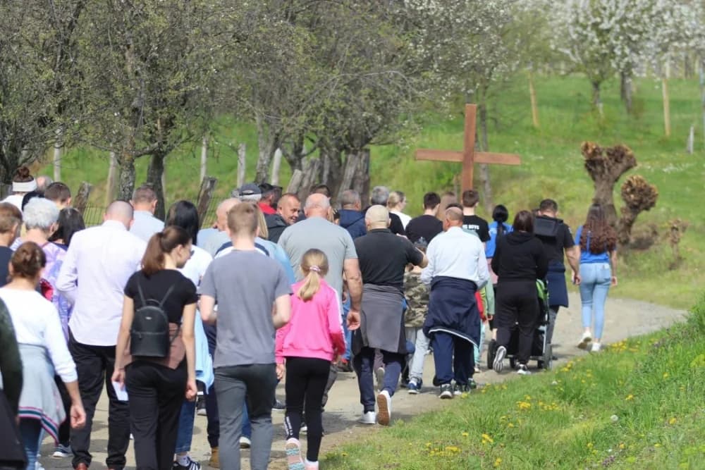 FOTO: Križni put u Kutjevu obilježio Veliki petak u duhu zajedništva 