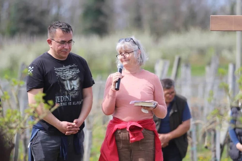 FOTO: Križni put u Kutjevu obilježio Veliki petak u duhu zajedništva 