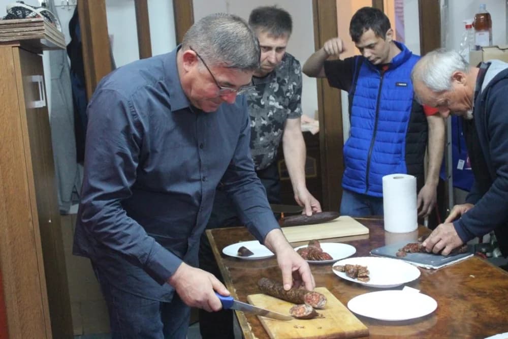 FOTO: Tradicionalno ocjenjivanje vina i kobasica u Lukaču