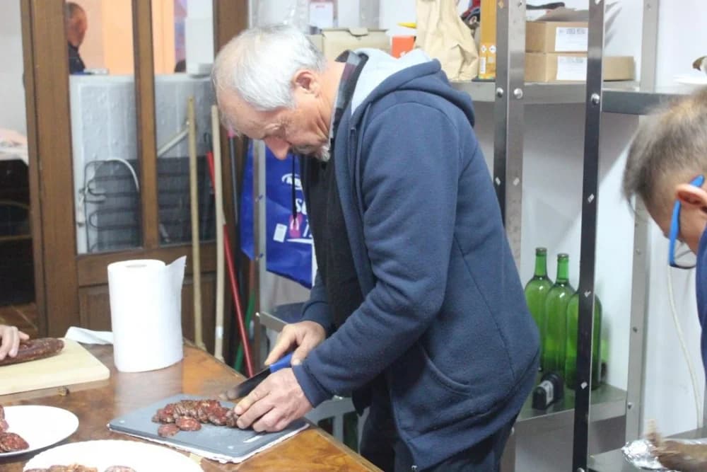 FOTO: Tradicionalno ocjenjivanje vina i kobasica u Lukaču