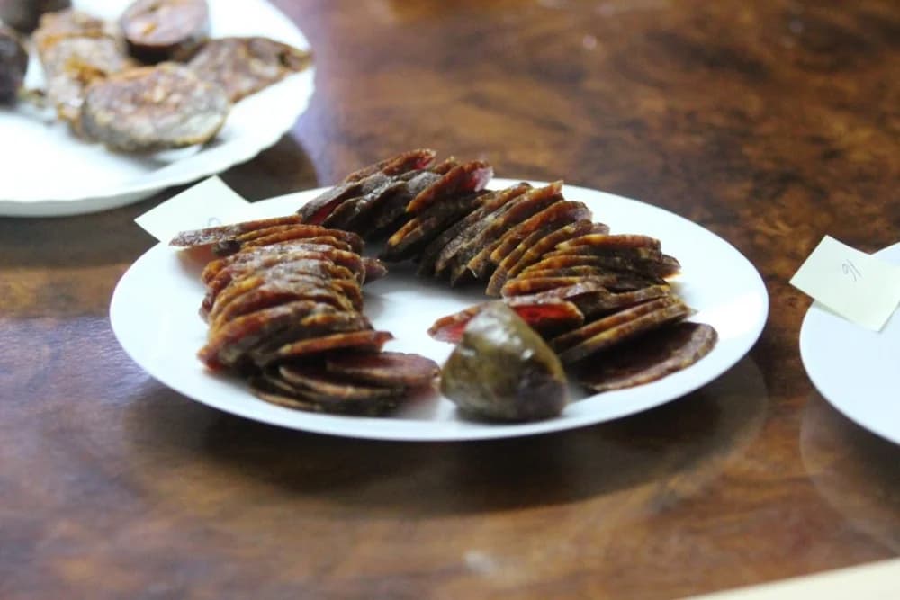 FOTO: Tradicionalno ocjenjivanje vina i kobasica u Lukaču