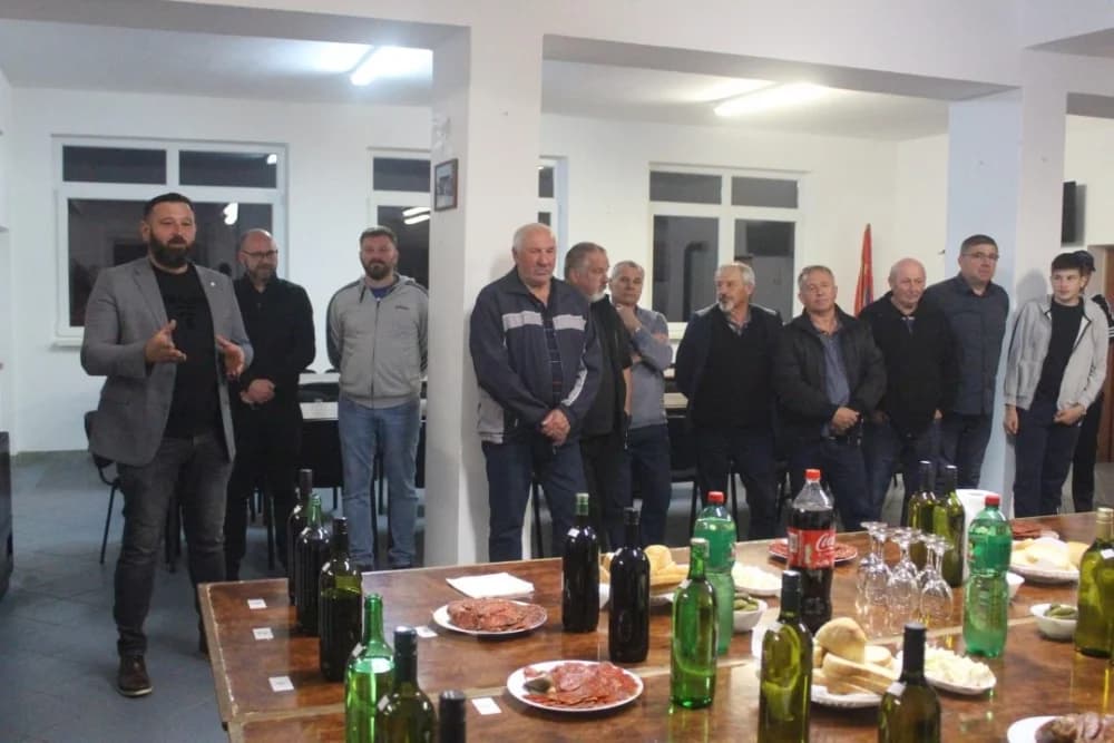 FOTO: Tradicionalno ocjenjivanje vina i kobasica u Lukaču