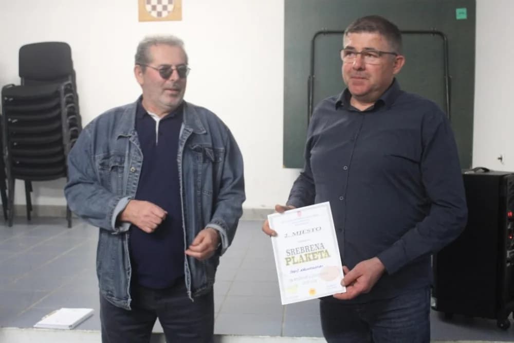 FOTO: Tradicionalno ocjenjivanje vina i kobasica u Lukaču