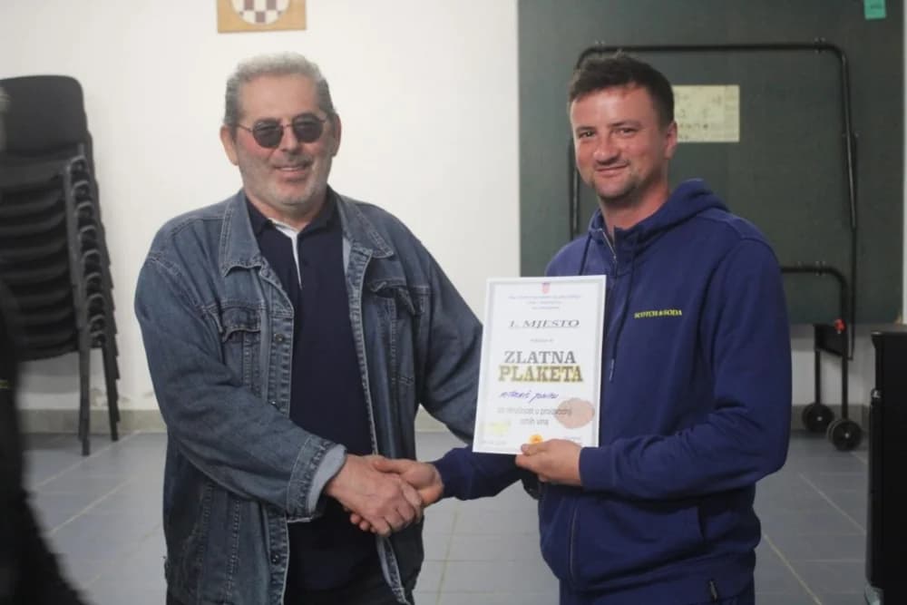 FOTO: Tradicionalno ocjenjivanje vina i kobasica u Lukaču