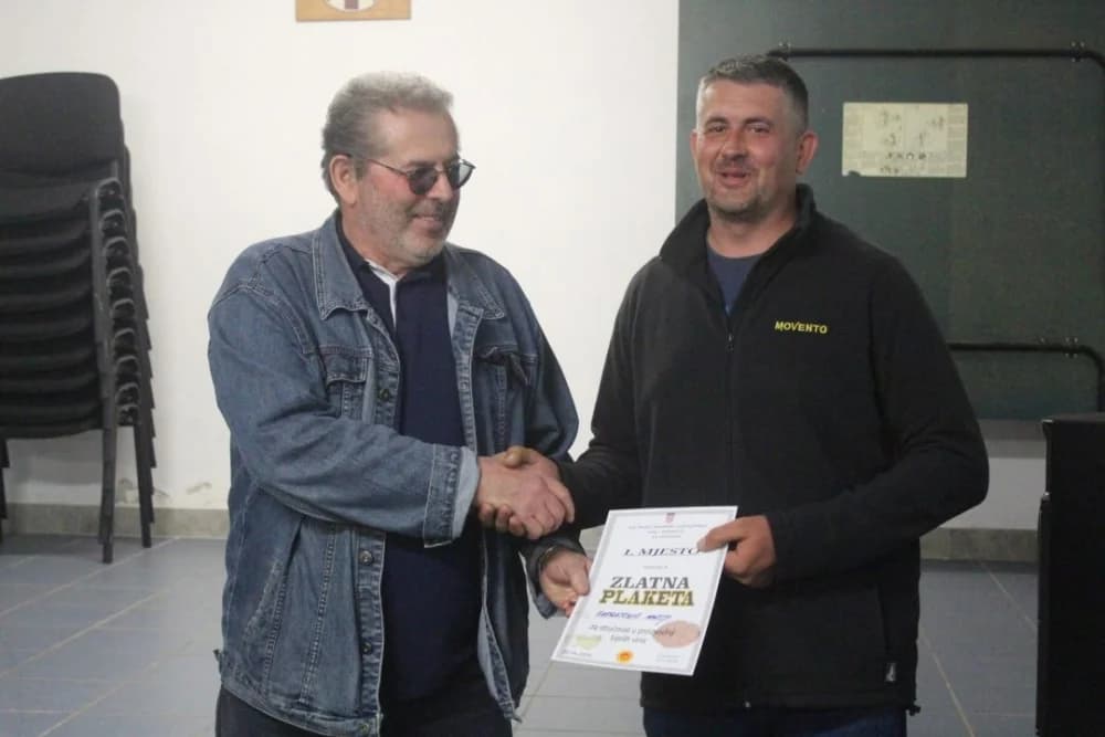 FOTO: Tradicionalno ocjenjivanje vina i kobasica u Lukaču