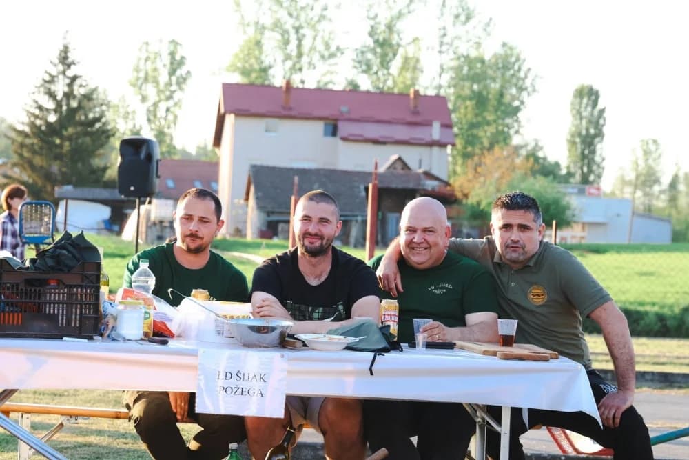 FOTO: Sajam udruga i prvo Županijsko natjecanje u kuhanju lovačkog gulaša u Čaglinu