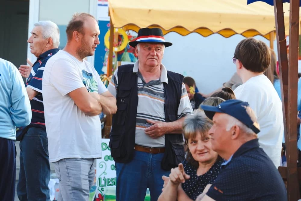 FOTO: Sajam udruga i prvo Županijsko natjecanje u kuhanju lovačkog gulaša u Čaglinu