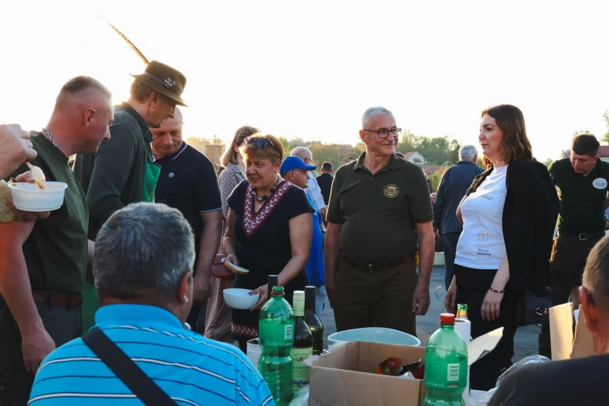 FOTO: Sajam udruga i prvo Županijsko natjecanje u kuhanju lovačkog gulaša u Čaglinu