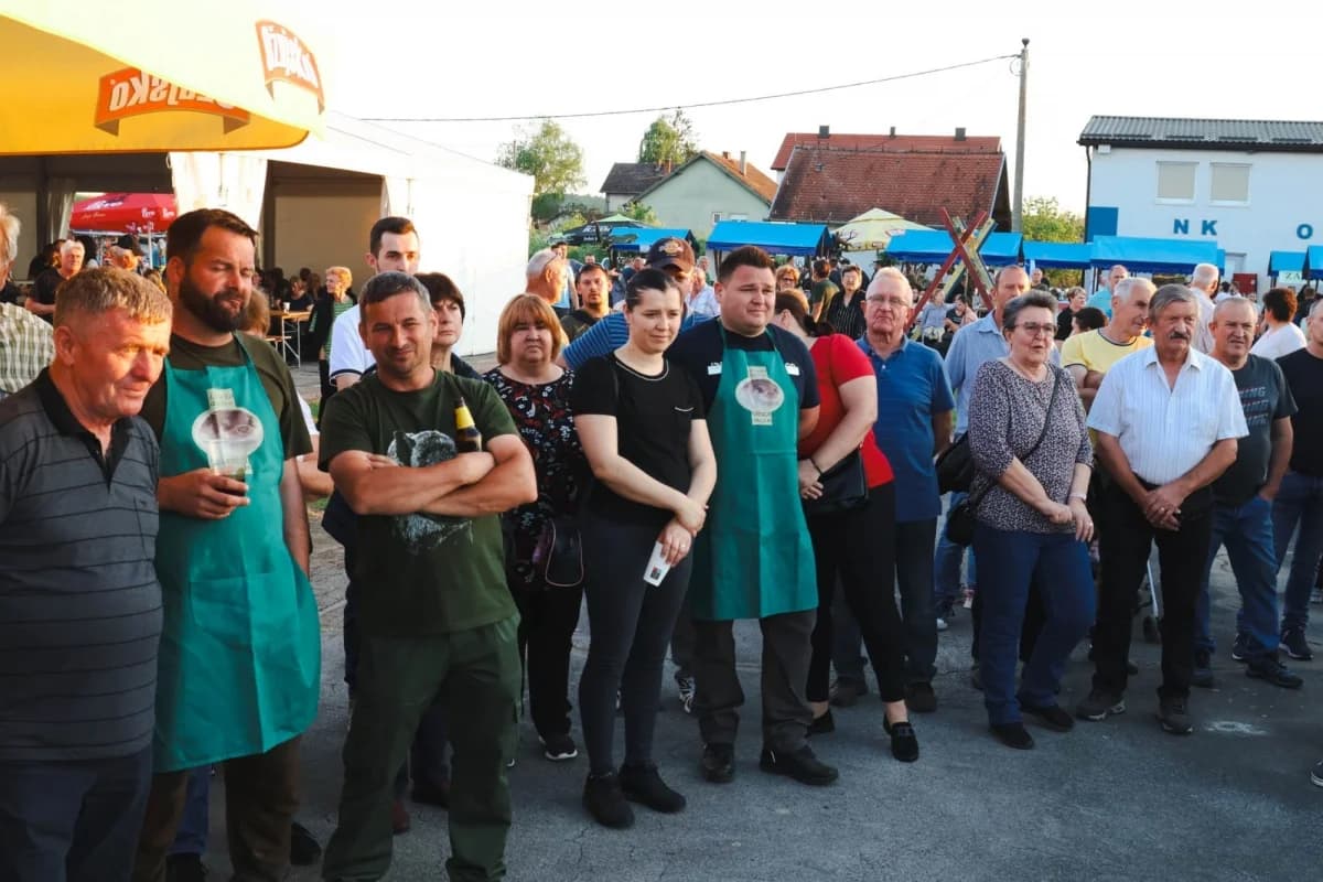 FOTO: Sajam udruga i prvo Županijsko natjecanje u kuhanju lovačkog gulaša u Čaglinu