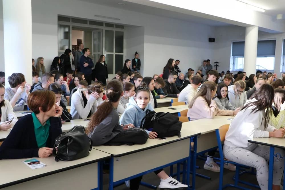 FOTO: Drugi sportski susreti hrvatskih katoličkih srednjih škola održan u Požegi