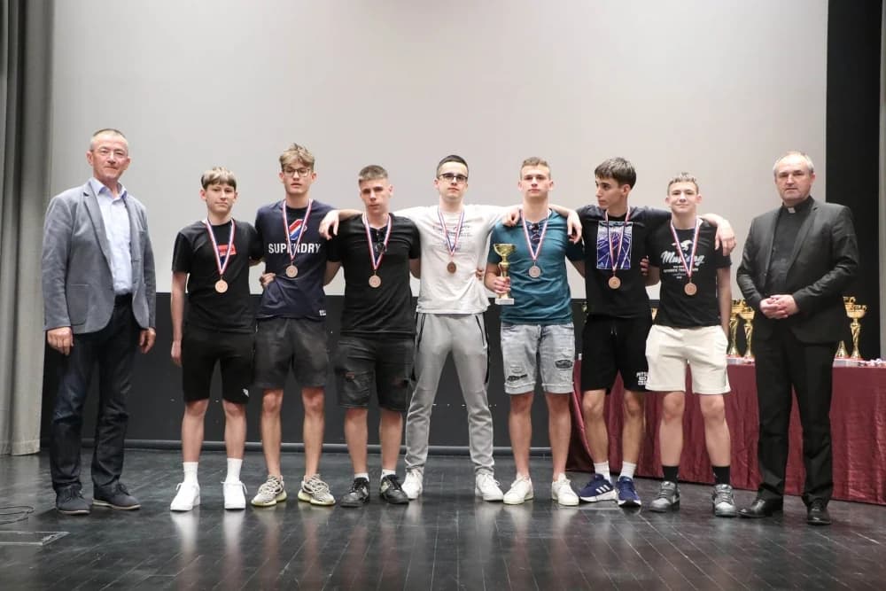FOTO: Drugi sportski susreti hrvatskih katoličkih srednjih škola održan u Požegi
