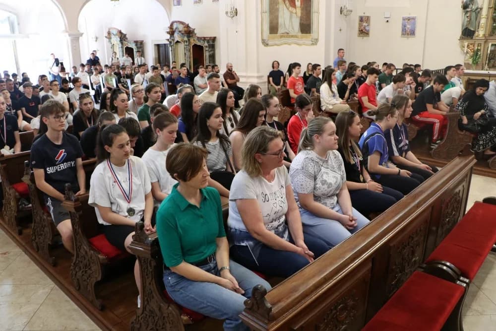 FOTO: Drugi sportski susreti hrvatskih katoličkih srednjih škola održan u Požegi