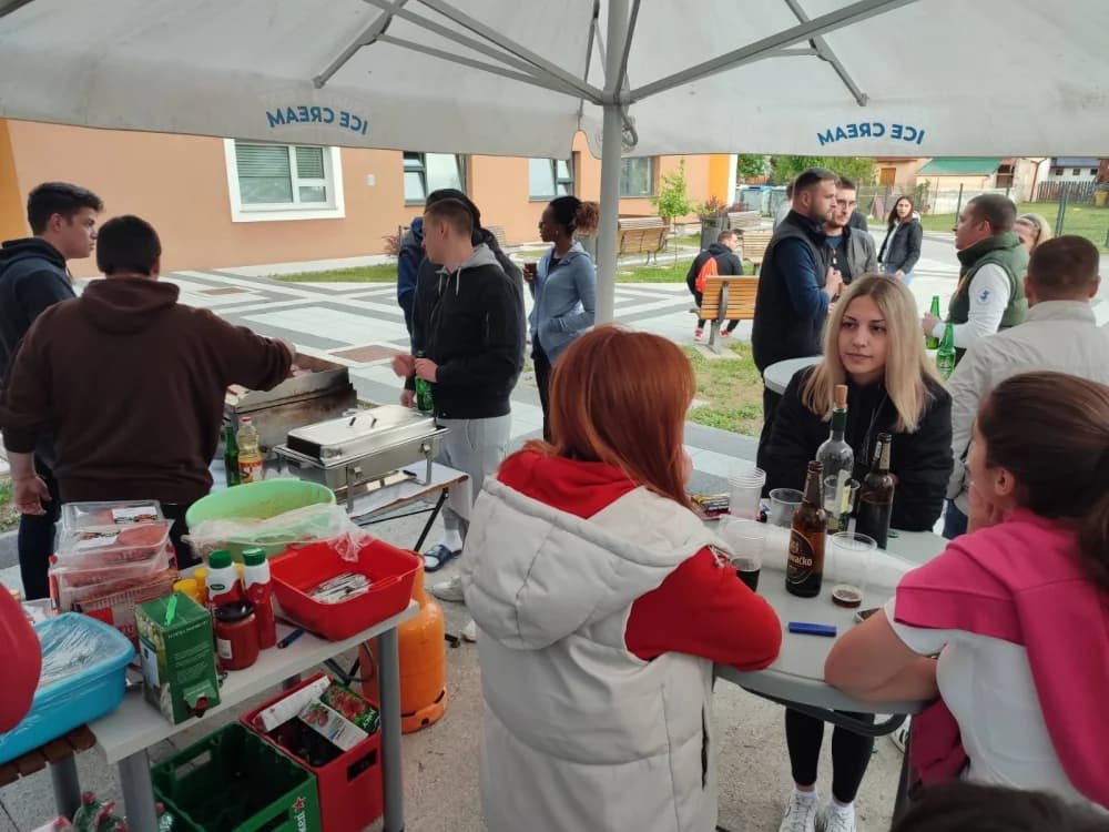 FOTO: Pub quiz i studentska roštiljada