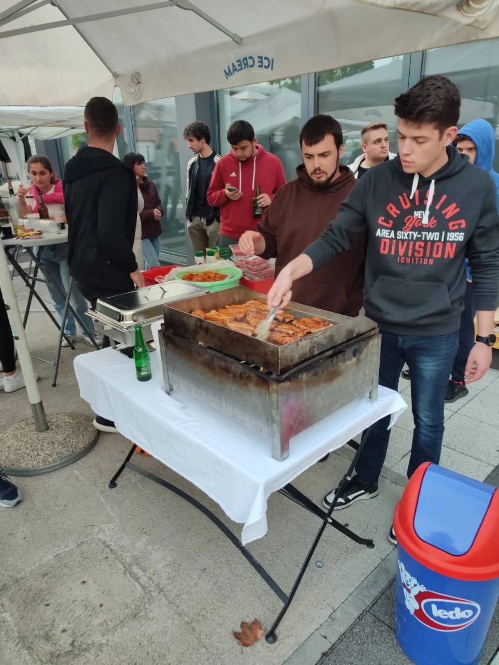 FOTO: Pub quiz i studentska roštiljada