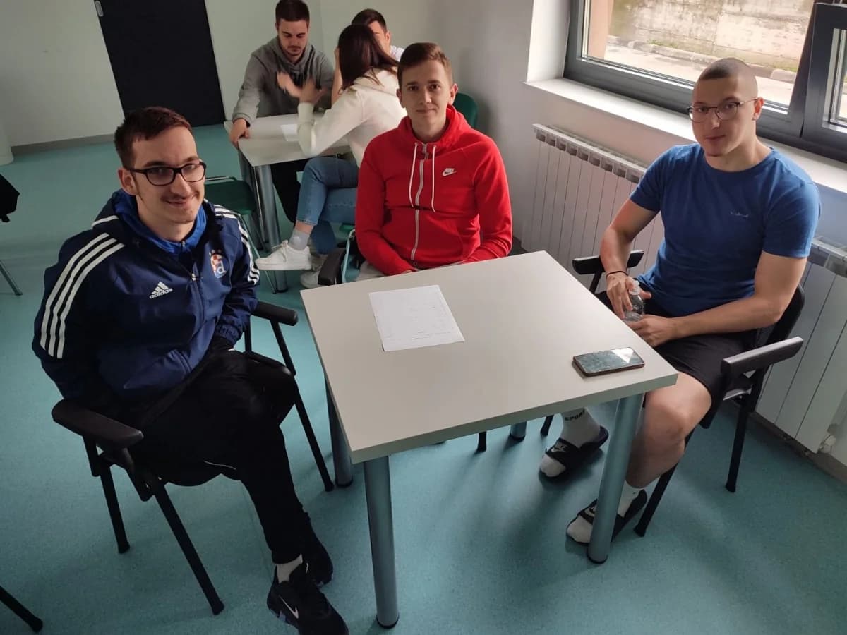 FOTO: Pub quiz i studentska roštiljada