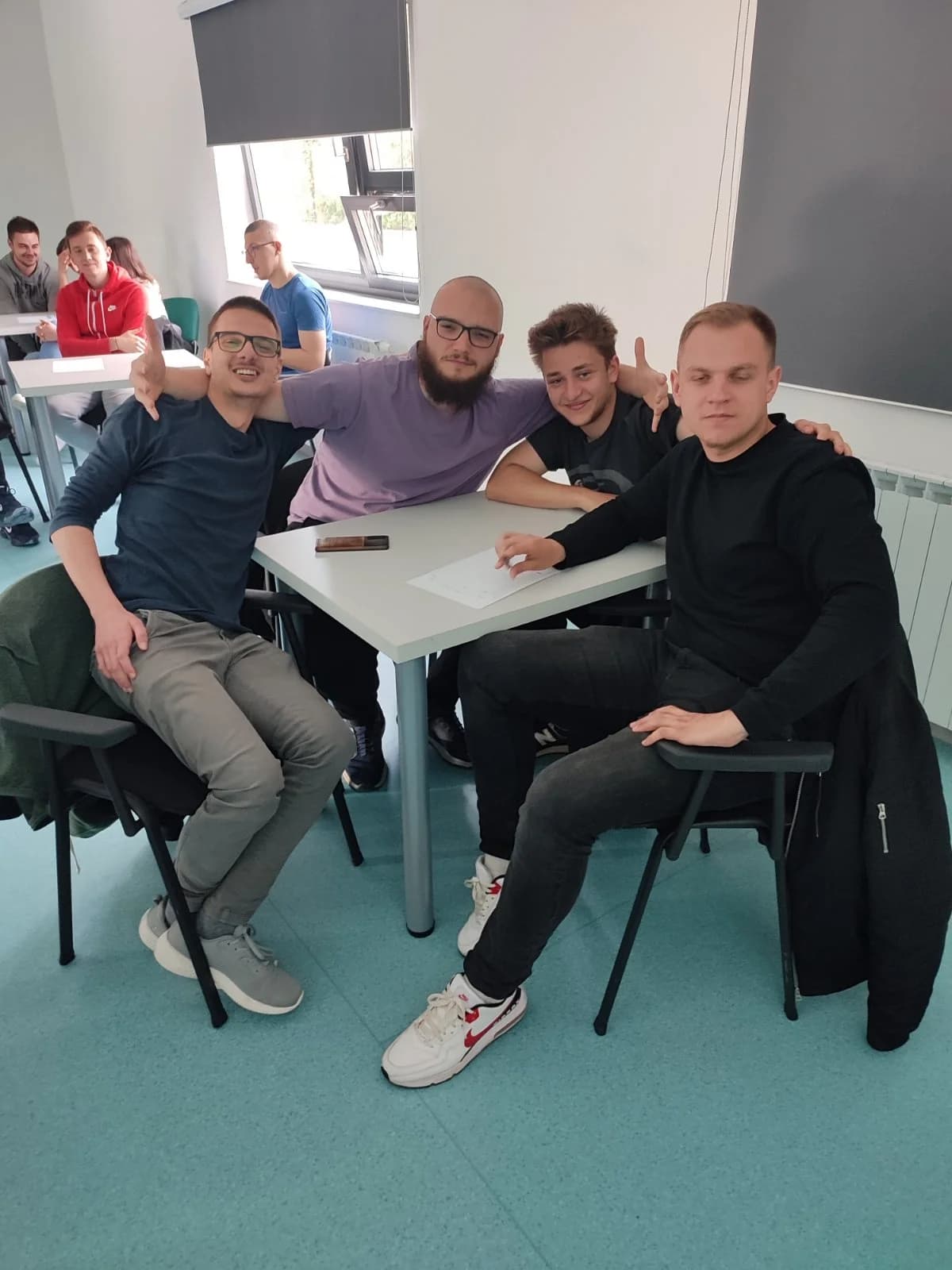 FOTO: Pub quiz i studentska roštiljada