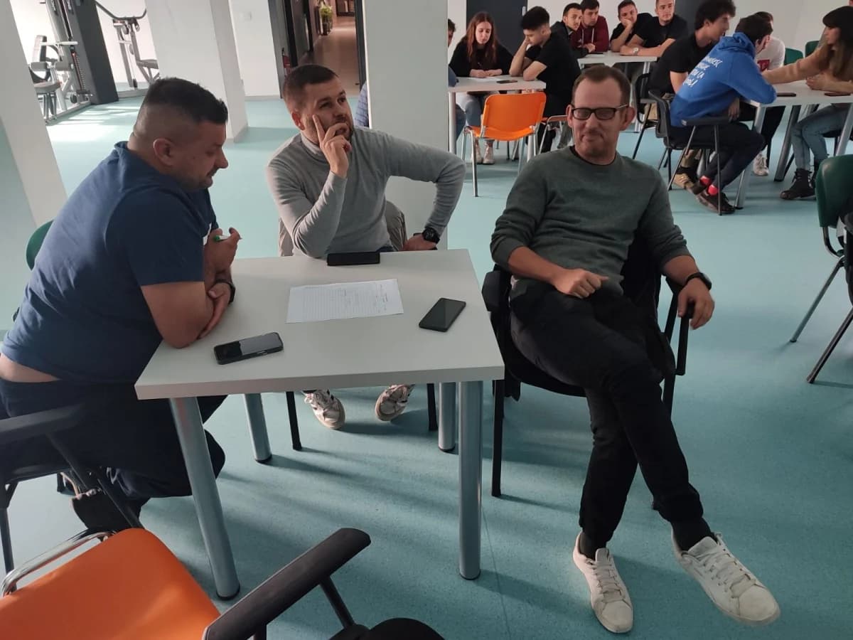 FOTO: Pub quiz i studentska roštiljada