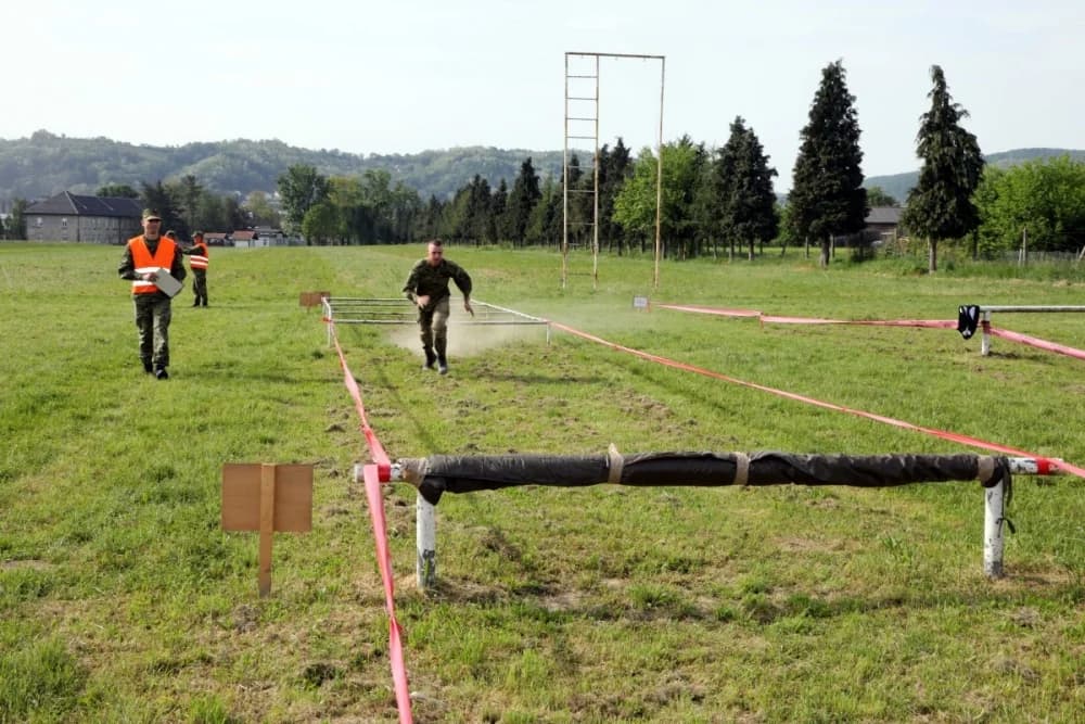 FOTO: Ročnici u Požegi završili dragovoljno vojno osposobljavanje, najbolji ročnici su Mia i Dario