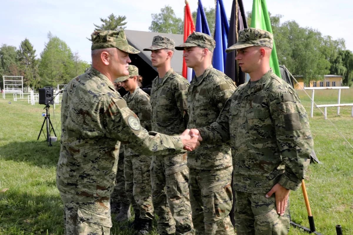 FOTO: Ročnici u Požegi završili dragovoljno vojno osposobljavanje, najbolji ročnici su Mia i Dario