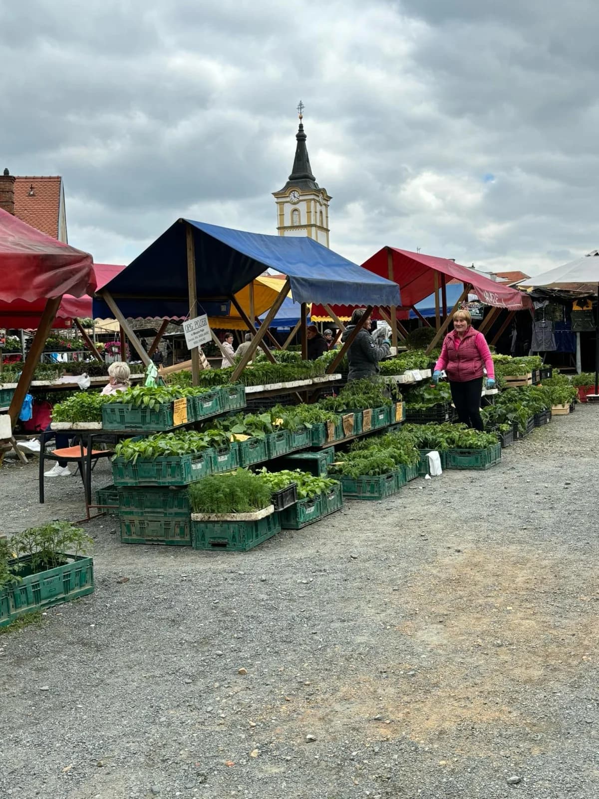 Prodavači s požeške tržnice obaviještavaju kako je tržnica otvorena i da rade