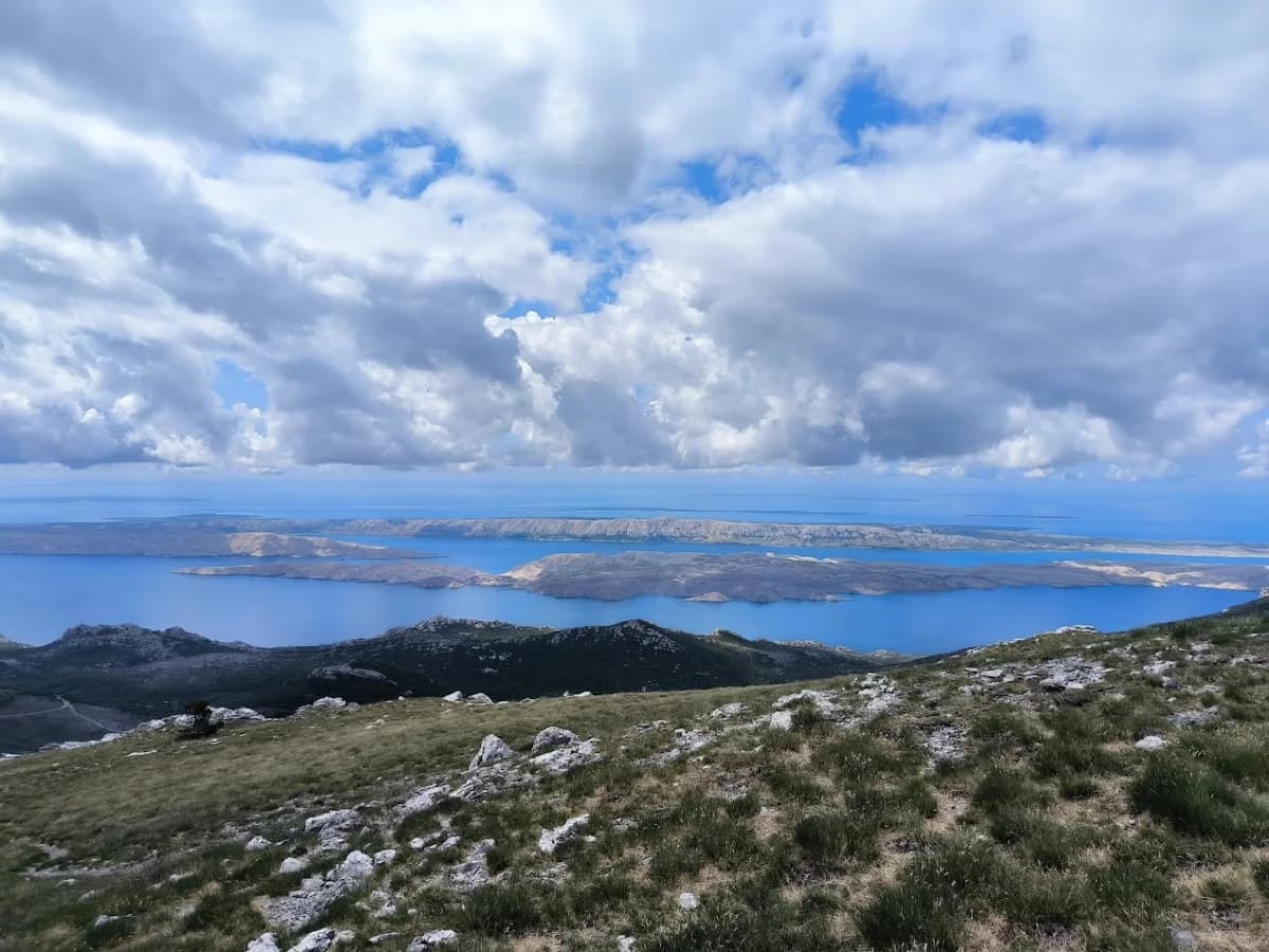 HPD Gojzerica i HPD Strmac Nova Gradiška na zajedničkom izletu na Srednji Velebit