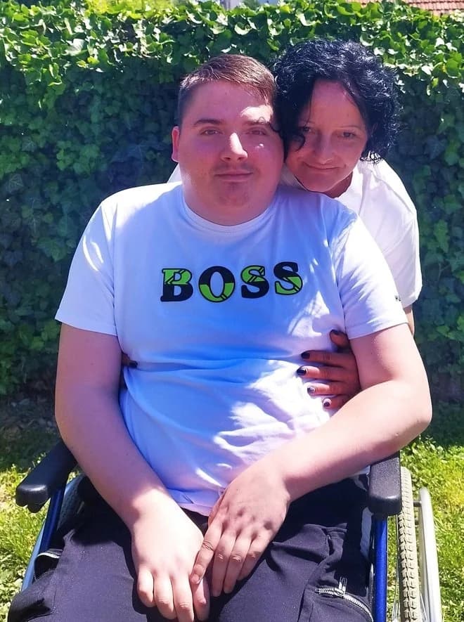 Pakračanin Karlo (23) nepokretan je već 22 mjeseca i treba našu pomoć!