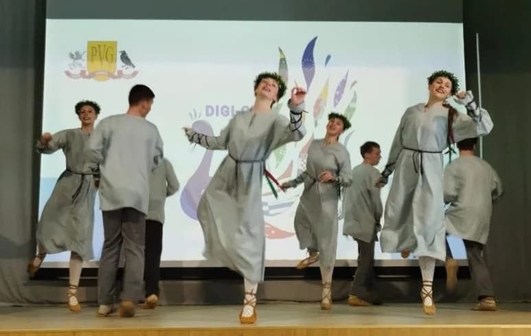 Učenice požeške Ekonomske škole u Latviji predstavljale Muzej bećarca