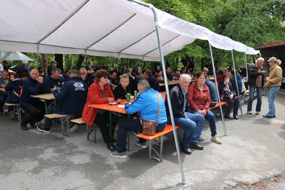 SUSRETI PRIJATELJA 2024. Fešta čobanca branitelja iz čitave Hrvatske uz bjelovarske tamburašice