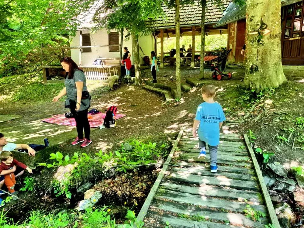 Djeca planinari jučer na izletu na Trišnjicu