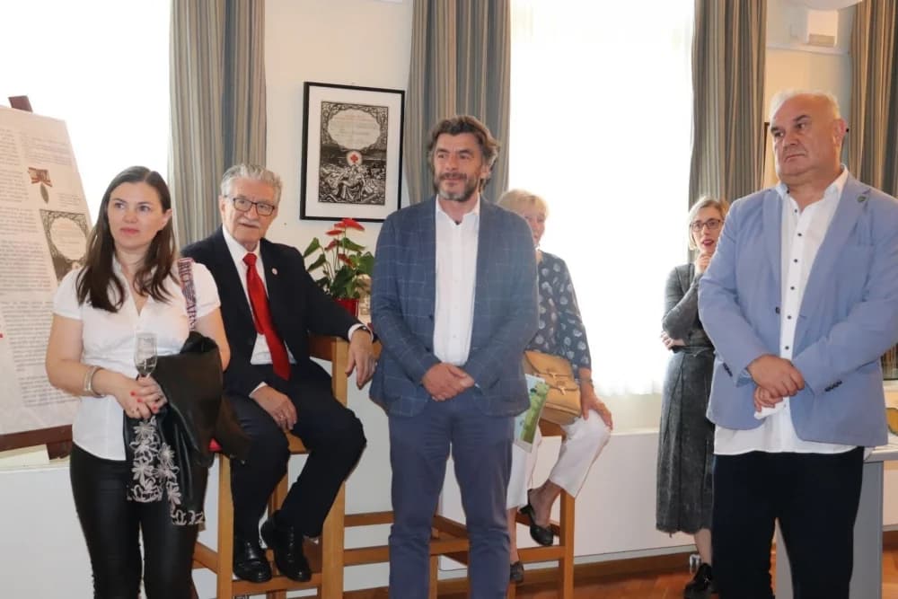 U Multikulturalnom centru u Lipiku otvorena izložba posvećena Lipičanki Štefaniji Papailiopulos